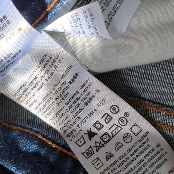 NWOT Levi's Wedgie Straight Distressed Jeans Size 29 - Picture 4 of 7